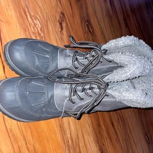 Rock and candy grey snow boots.